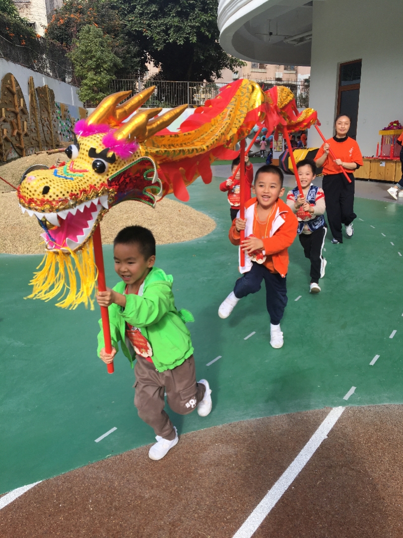 深圳市十二幼開(kāi)展“拾趣民間，玩轉(zhuǎn)傳統(tǒng)”民間游戲活動(dòng)